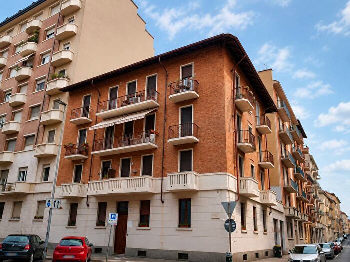 Appartamento trilocale in affitto in Corso Febbraio, Aurora, Torino
