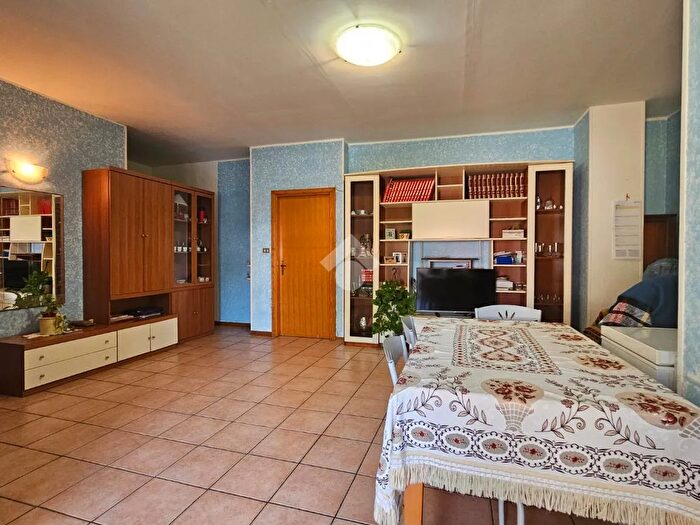 Appartamento trilocale in vendita in Via Fermo, Folignano