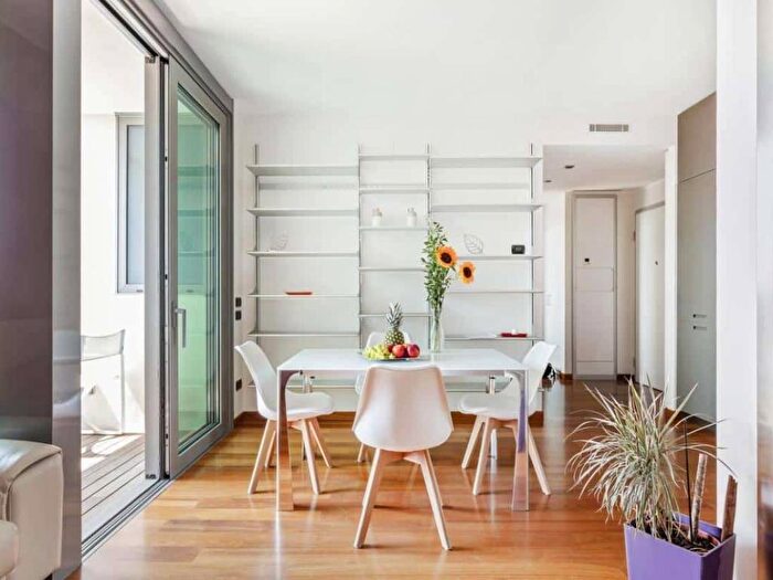 Appartamento trilocale in affitto in Via Paolo Lomazzo, Paolo Sarpi, Milano