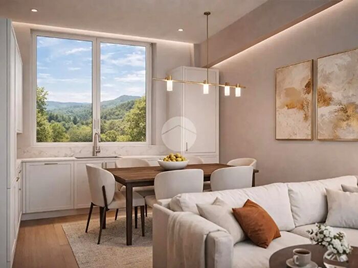 Appartamento trilocale in vendita in Via Rocca Priora, Roma