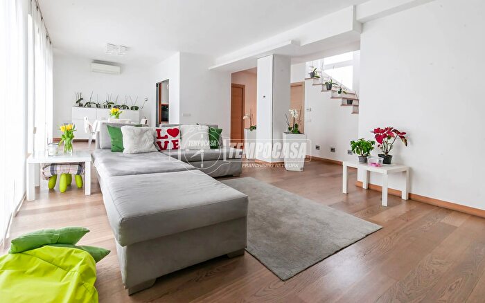 Casa quadrilocale in vendita in Via Torquato Tasso, Novate Milanese