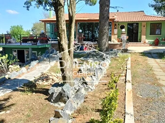 Casa con 8 locali in vendita in Strada Valle del Dragone, Oriolo Romano