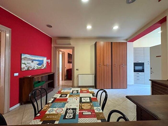 Appartamento con 6 locali in affitto in Largo San Martino, San Martino, Novara