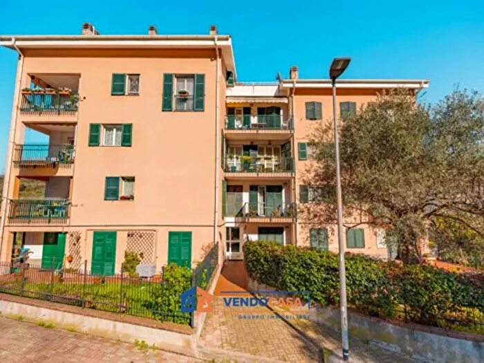 Appartamento trilocale in vendita in Via Alessandro Manzoni, Albisola Superiore