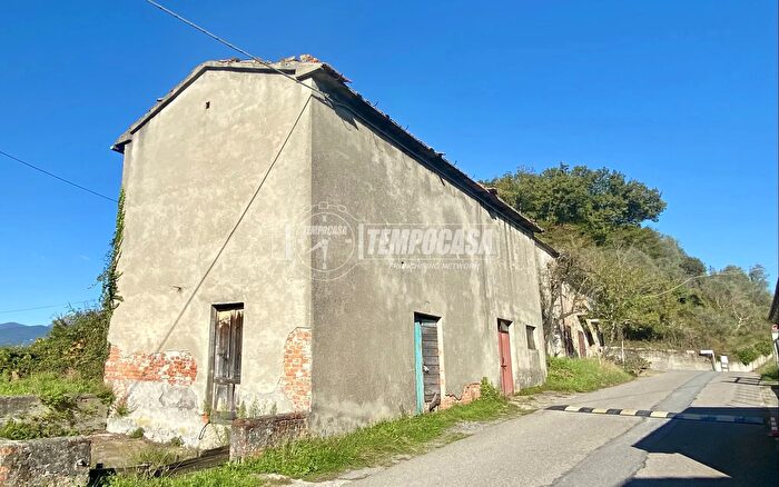 Casa quadrilocale in vendita in Via Croce, Licciana Nardi