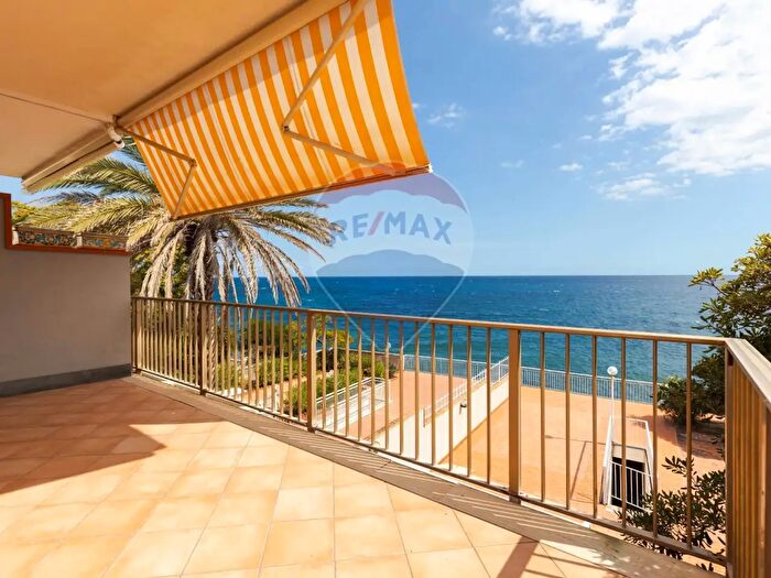 Casa con 7 locali in vendita in Strada, Riposto