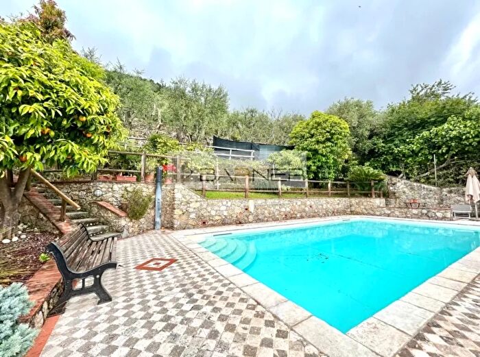 Casa con 8 locali in vendita in Via Balza Fiorita Camaiore Italia, Camaiore