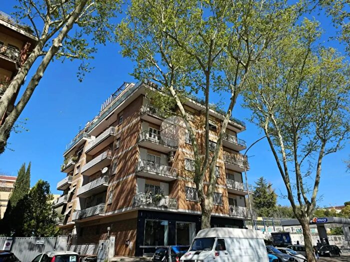 Appartamento trilocale in vendita in Via della Magliana, Roma