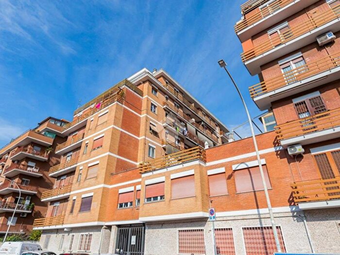 Appartamento bilocale in affitto in Piazza Riccardo Balsamo Crivelli, Casal Bruciato, Roma