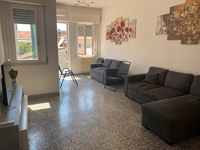 Appartamento con 5 locali in vendita in Viareggio