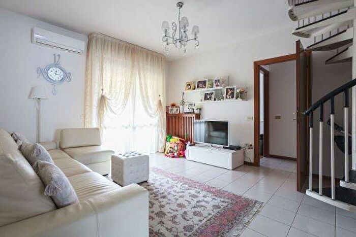 Appartamento con 5 locali in affitto in Marconi, Imola