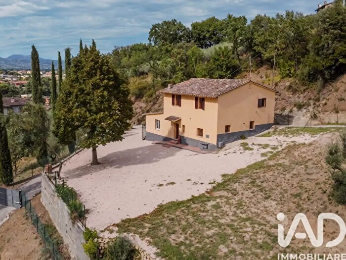 Casa con 5 locali in vendita in Via dell'Acquedotto, Torgiano