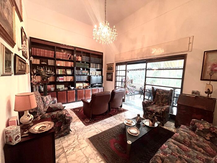 Casa con 8 locali in vendita in Livorno