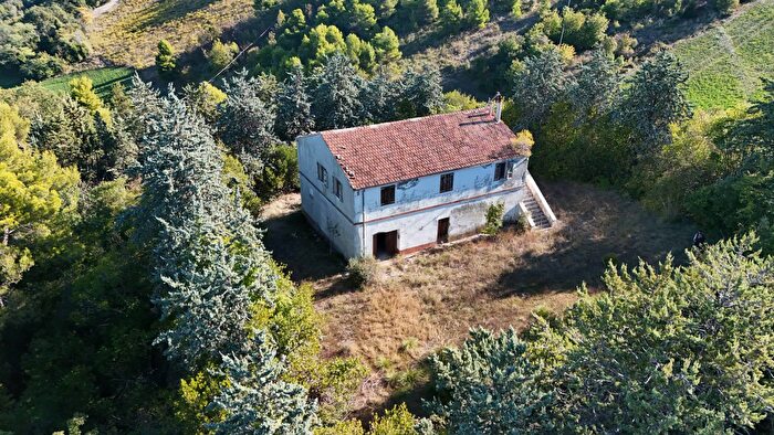 Casa con 10 locali in vendita in Contrada Petrella SantEgidio Snc, Ripatransone