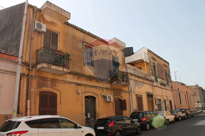 Appartamento con 9 locali in vendita in Via Antonio Merlino, Catania