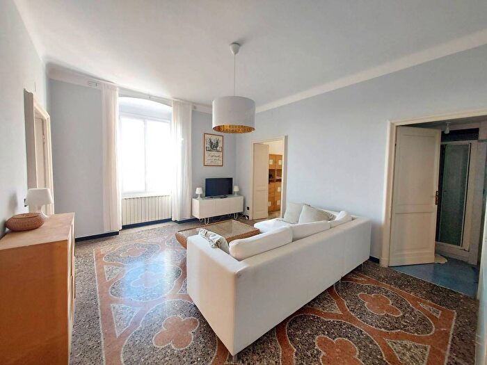 Appartamento quadrilocale in affitto in Via Pietro Paleocapa, Castelletto, Genova