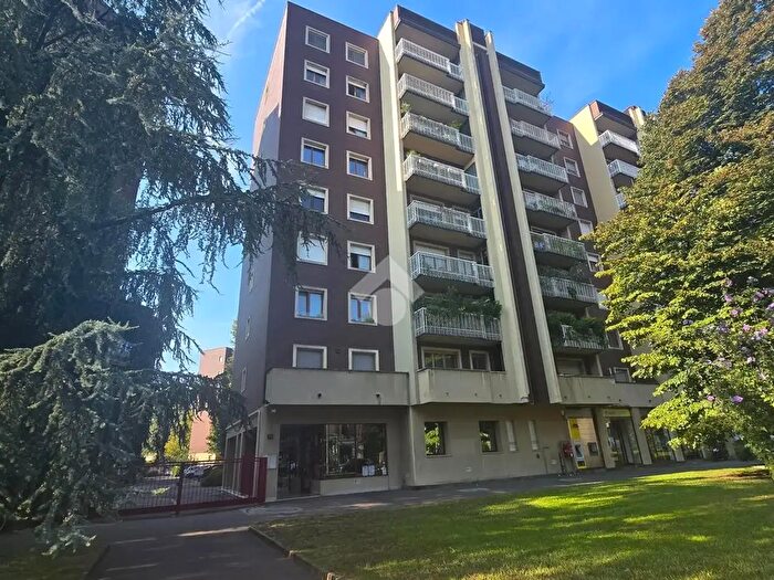 Appartamento trilocale in vendita in Via Novara, Milano