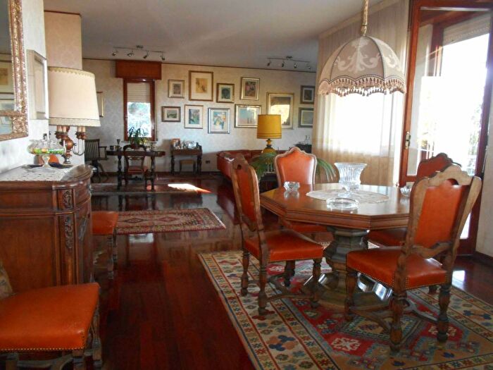 Casa con 6 locali in vendita in Strada del Camposanto Vecchio, Scapezzano Cannella Roncitelli, Senigallia