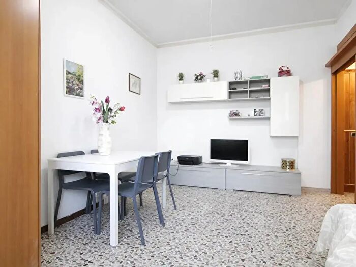 Appartamento trilocale in vendita in Via Casella, Milano