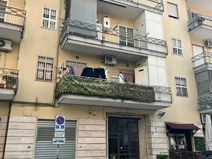 Appartamento quadrilocale in vendita in Via Vincenzo Ferrara, Casoria
