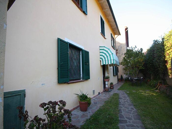 Appartamento con 6 locali in affitto in Via di Tiglio, Carraia Colognora, Capannori