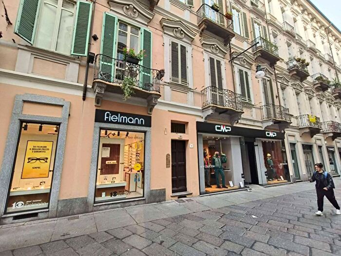 Appartamento trilocale in affitto in via Garibaldi, Quadrilatero Romano, Torino