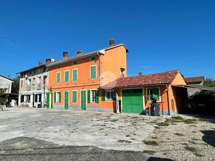 Casa con 10 locali in vendita in Via Campanella, Suardi