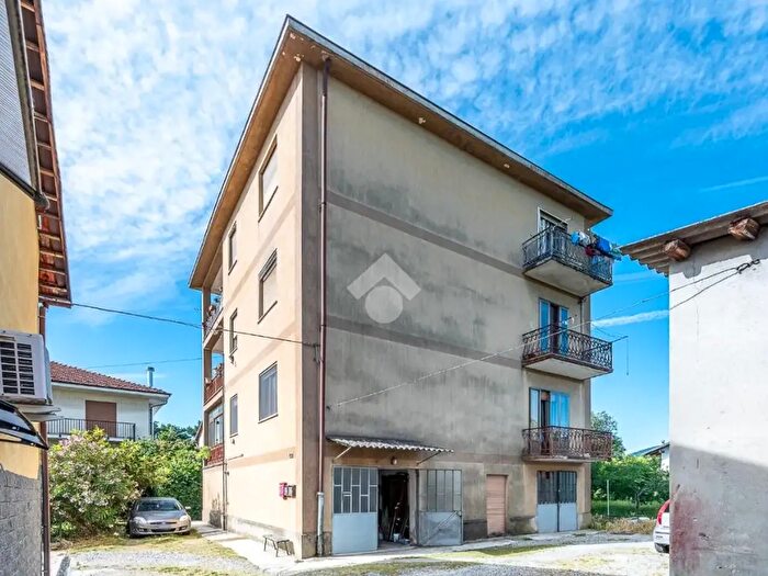 Appartamento quadrilocale in vendita in Via Ugo Foscolo, San Gillio