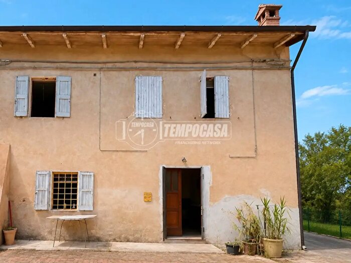 Appartamento quadrilocale in vendita in Via Ca Belle, Vignola
