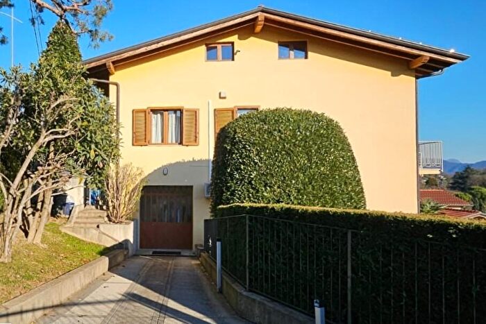 Casa con 9 locali in vendita in Via San Rocco, Cenate Sotto