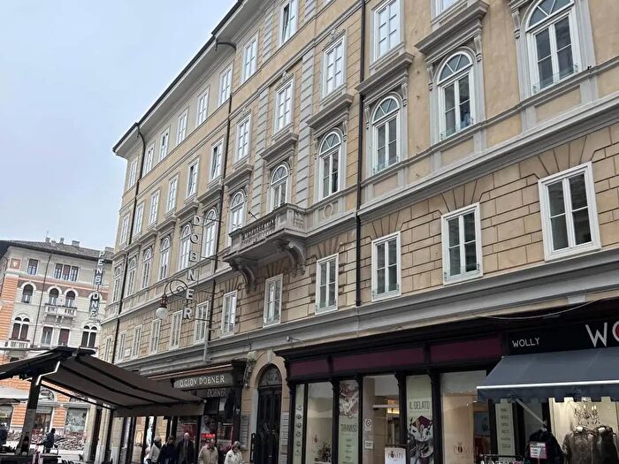 Casa con 6 locali in affitto in Trieste