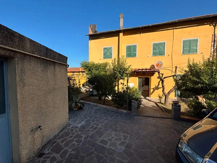 Casa con 7 locali in vendita in Montopoli In Val DArno