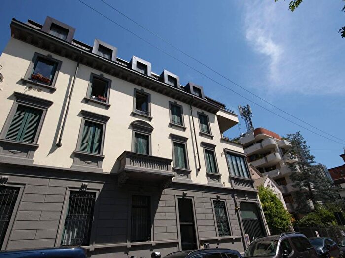 Appartamento trilocale in affitto in Via Niccolò Jommelli, Casoretto, Milano