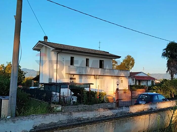 Casa con 11 locali in vendita in Sessa Aurunca