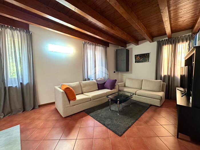 Appartamento con 7 locali in vendita in Via del Sale, Cremona