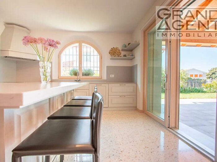 Casa con 7 locali in vendita in Via Santachiara, Negrar