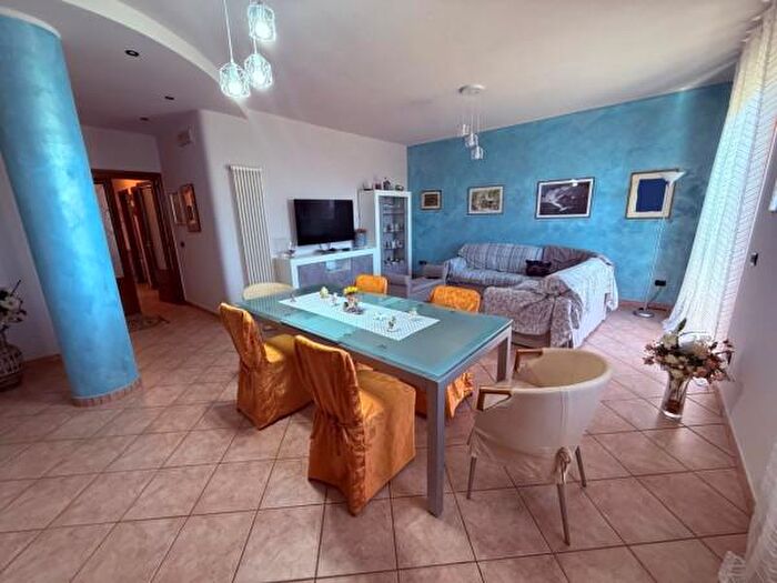 Appartamento con 5 locali in vendita in Via Frazione Montecanepino, Potenza Picena