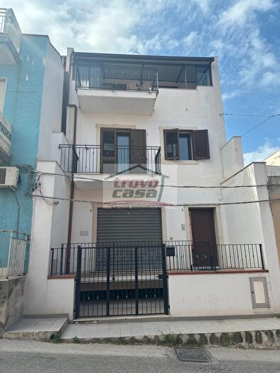 Appartamento trilocale in vendita in Via dellIndipendenza, Siracusa