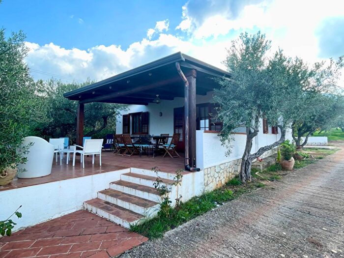 Casa quadrilocale in vendita in Calabianca, Castellammare Del Golfo