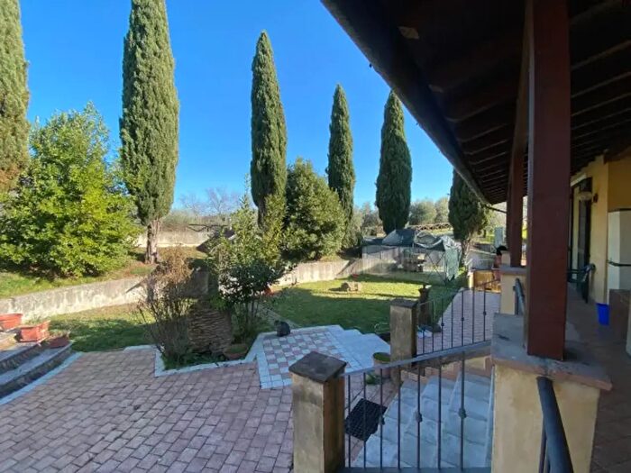 Casa con 6 locali in vendita in Località Cerreta, San Gemini