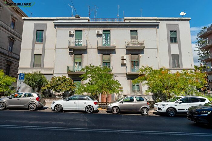 Appartamento con 6 locali in vendita in Viale Mario Rapisardi, Catania