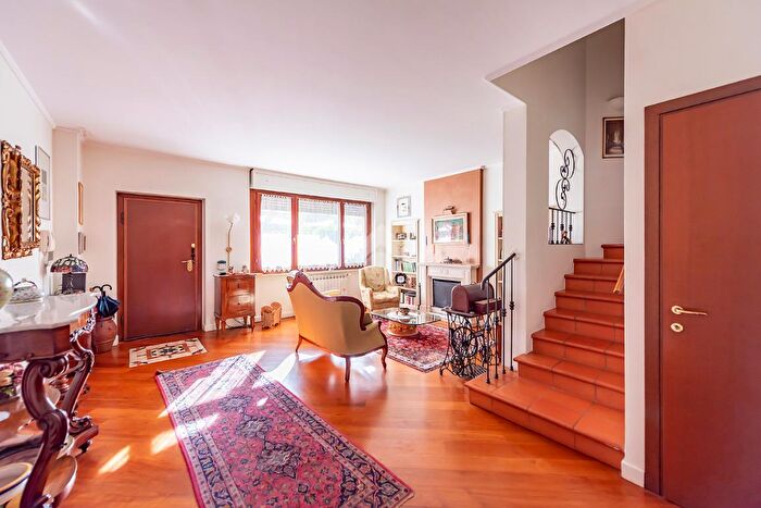 Casa con 5 locali in vendita in Via Sandro Pertini, Arese