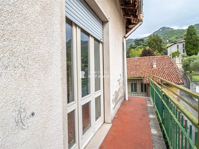 Casa con 6 locali in vendita in Via San Bernardino, Galbiate