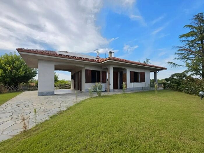 Casa con 10 locali in vendita in Via Monta', Portacomaro