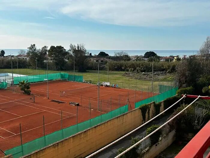 Appartamento quadrilocale in vendita in Piazza Dante Zemini, Anzio