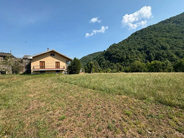 Casa con 5 locali in vendita in Frazione Calcinere Inferiore, Paesana