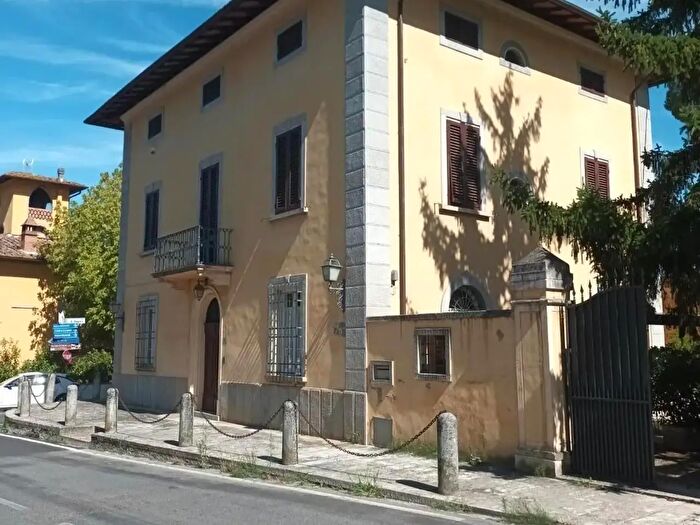 Casa con 18 locali in vendita in San Miniato