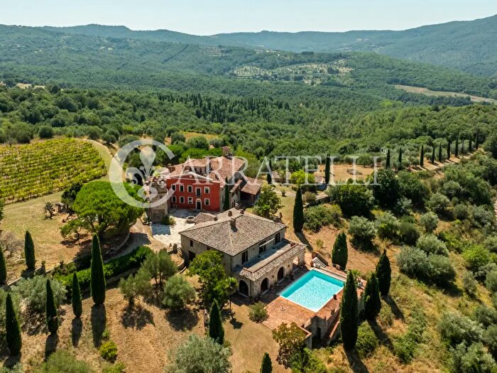 Casa con 15 locali in vendita in Via Giacomo Leopardi, Piegaro