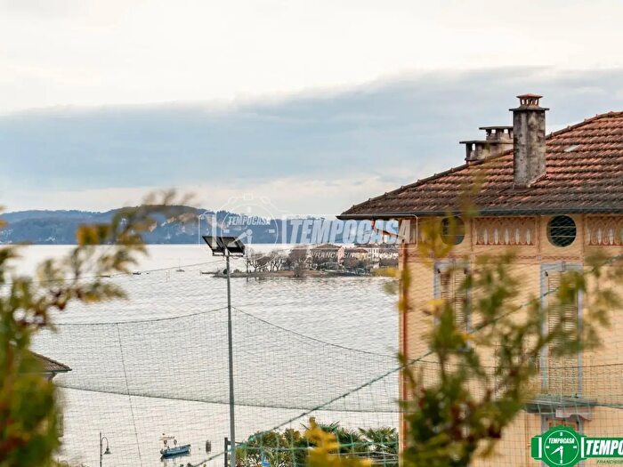 Appartamento trilocale in vendita in Via Domo, Baveno