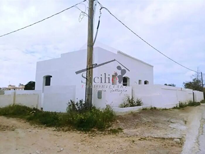 Casa con 6 locali in vendita in Ispica